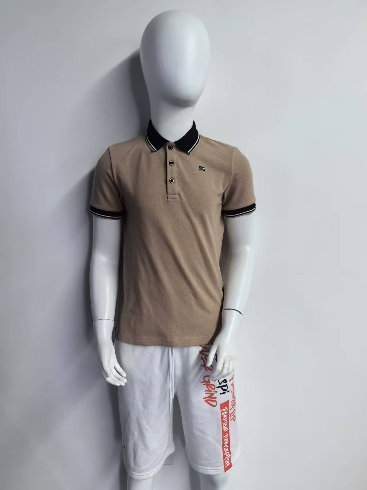 Knitted t-shirt with a polo co