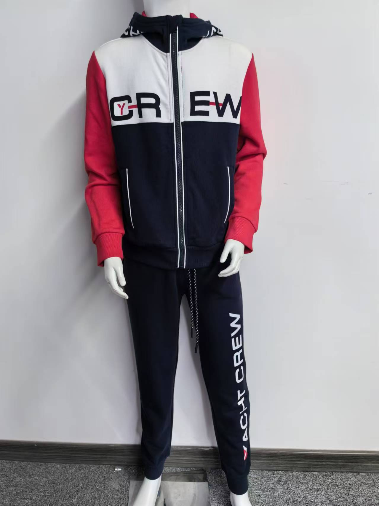 Knitted sports suit for boys